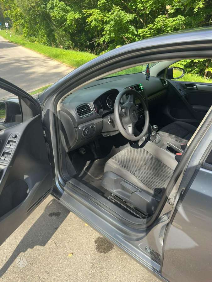 Volkswagen Golf - 6
