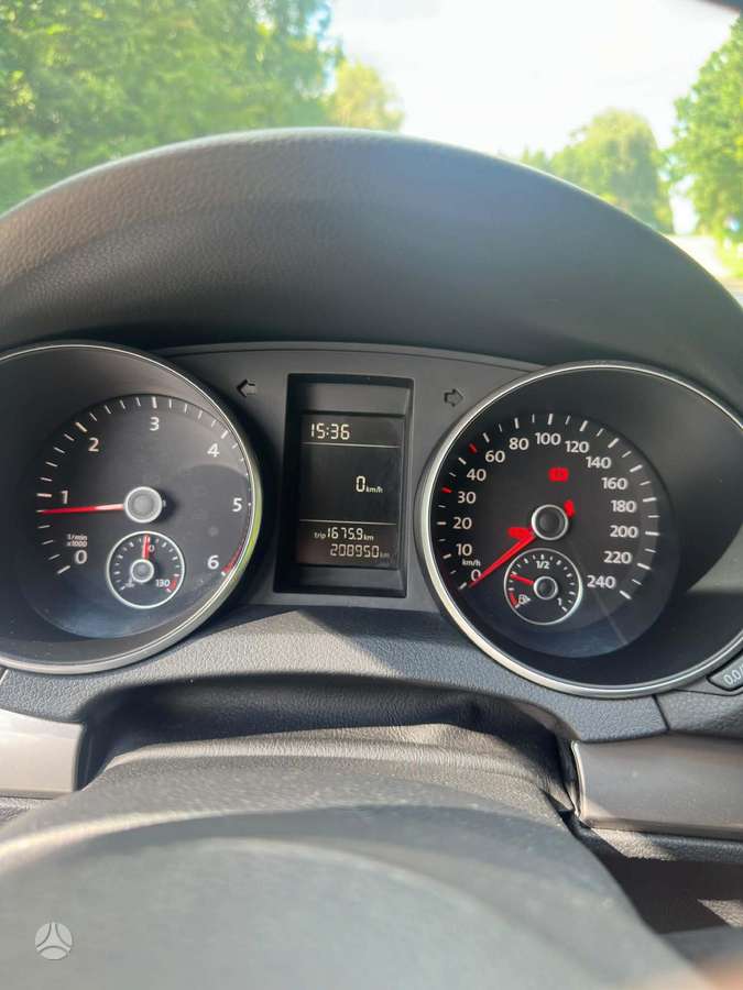 Volkswagen Golf - 10