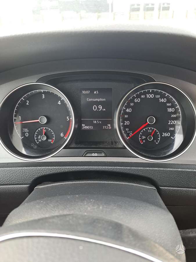 Volkswagen Golf - 2
