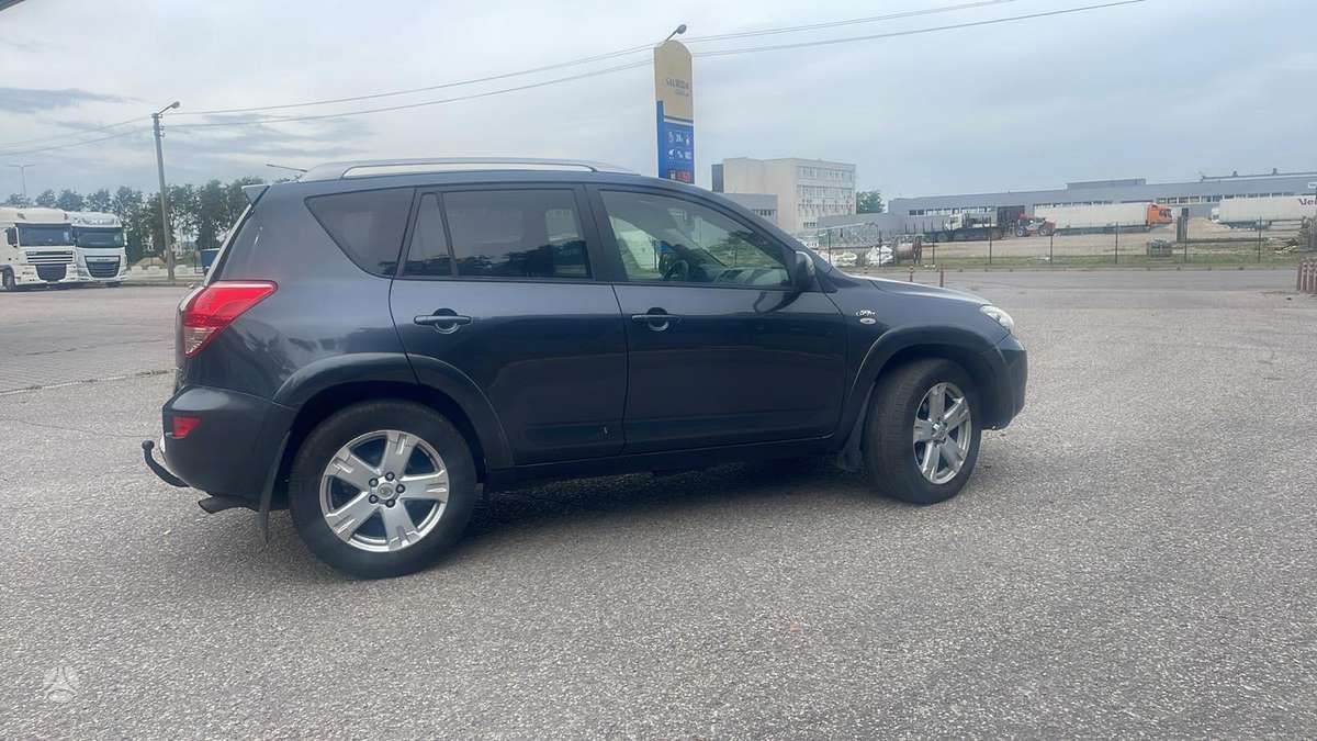 Toyota RAV4 - 4