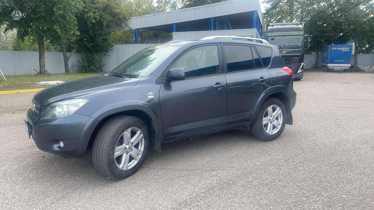 Toyota RAV4 - 6