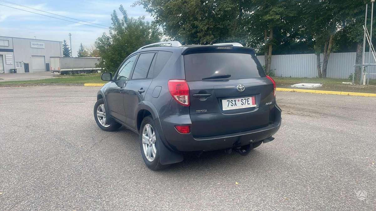 Toyota RAV4 - 8