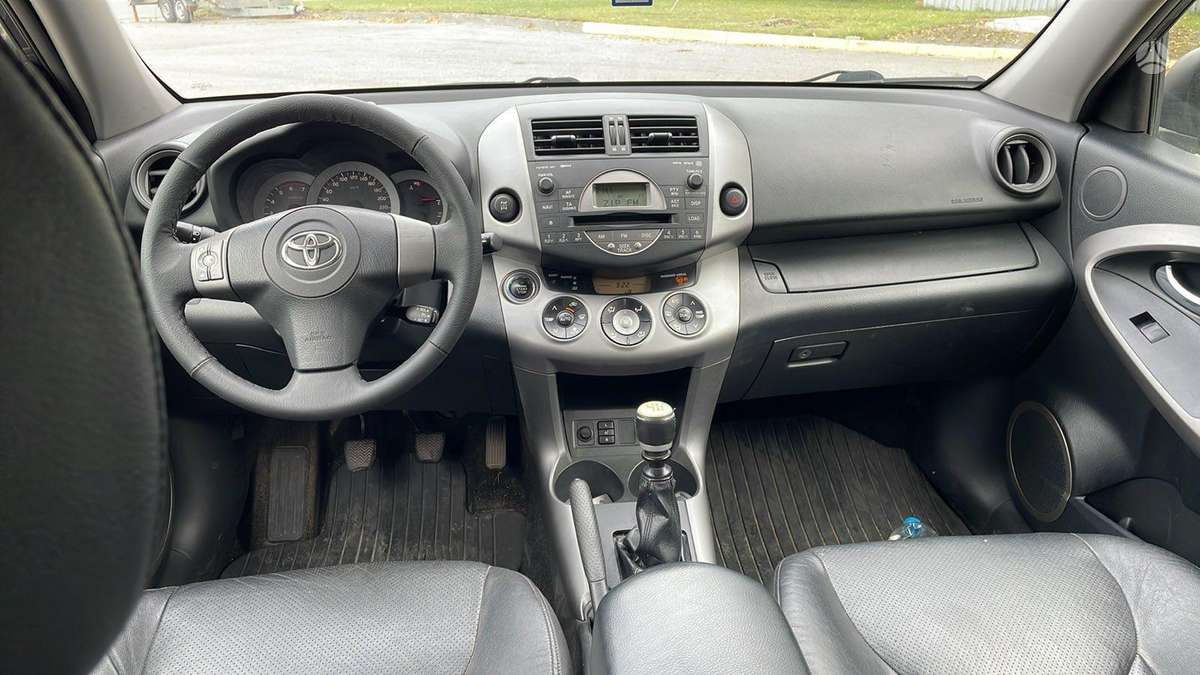 Toyota RAV4 - 11