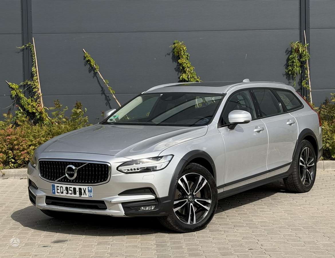 Volvo V90 Cross Country - 2