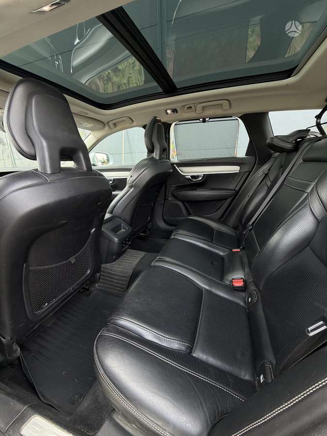 Volvo V90 Cross Country - 11