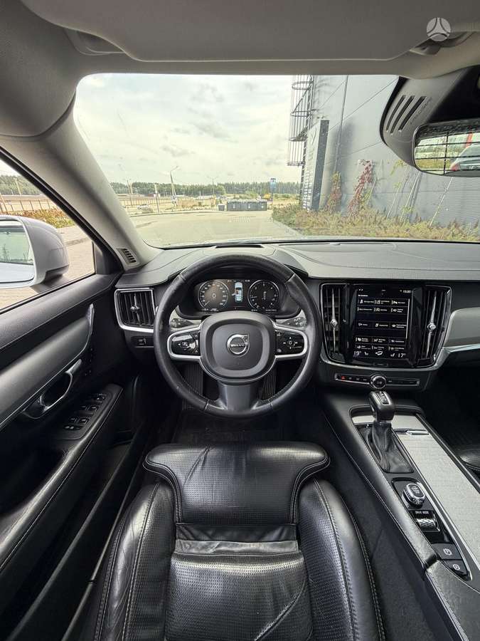 Volvo V90 Cross Country - 12