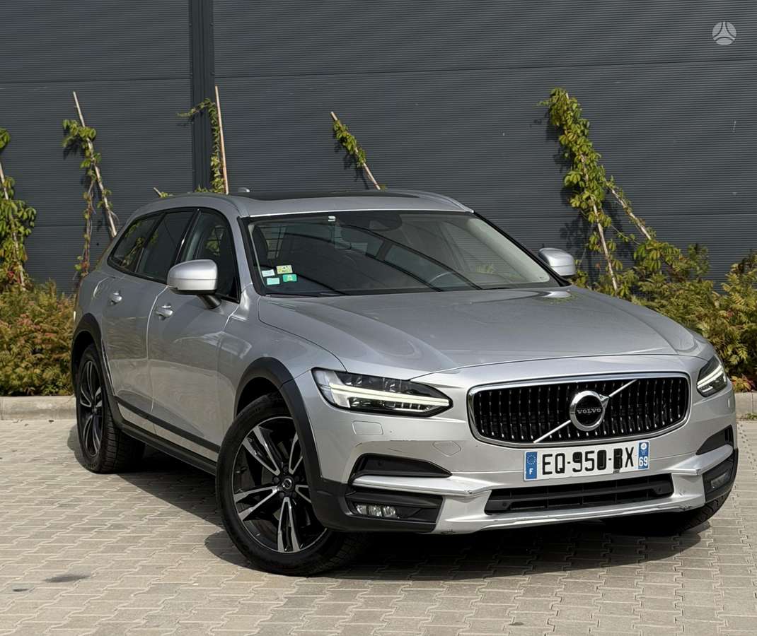 Volvo V90 Cross Country - 1