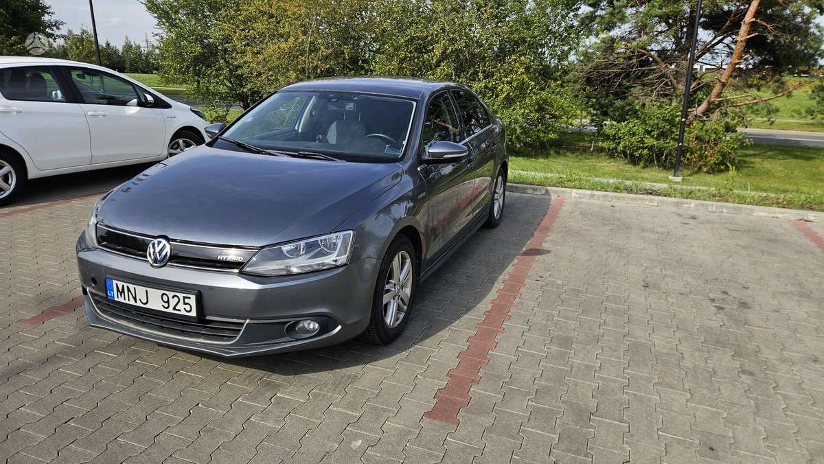 Volkswagen Jetta - 1