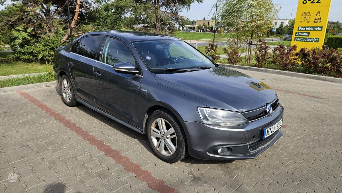Volkswagen Jetta - 2