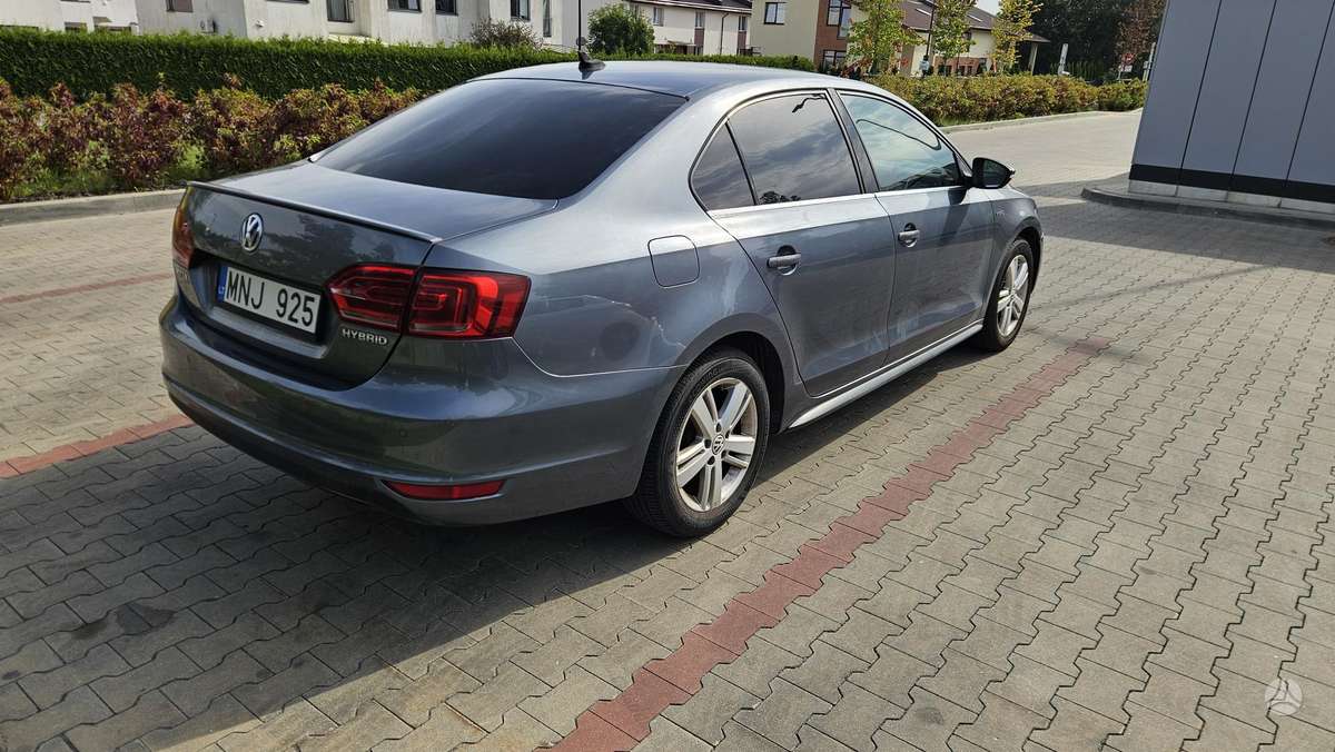 Volkswagen Jetta - 4