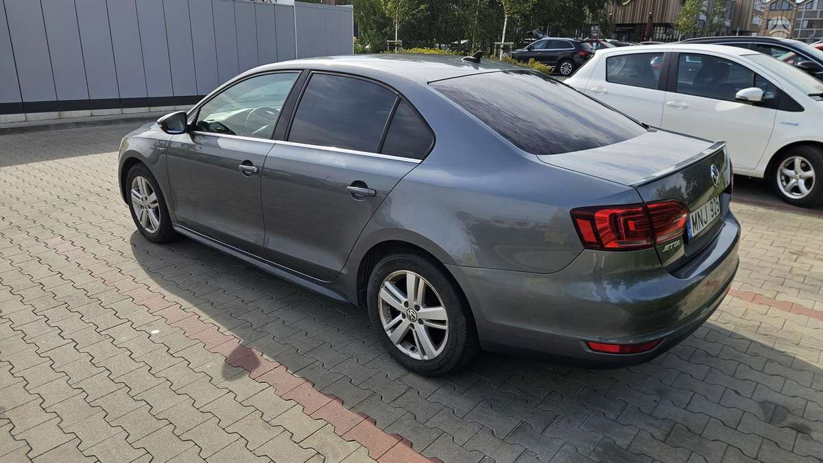 Volkswagen Jetta - 5