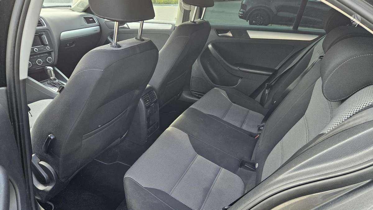 Volkswagen Jetta - 7