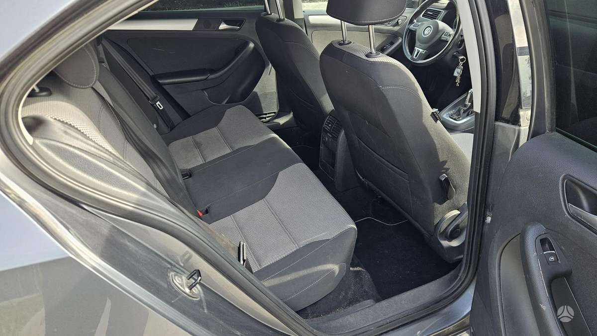 Volkswagen Jetta - 10