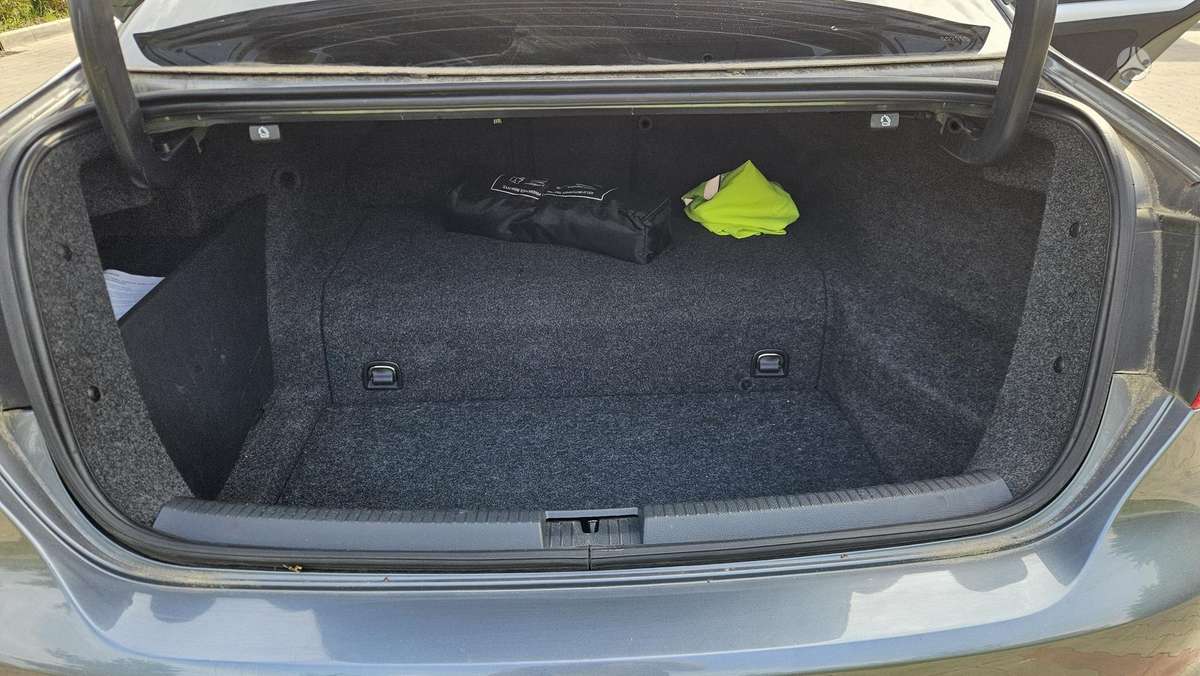 Volkswagen Jetta - 12