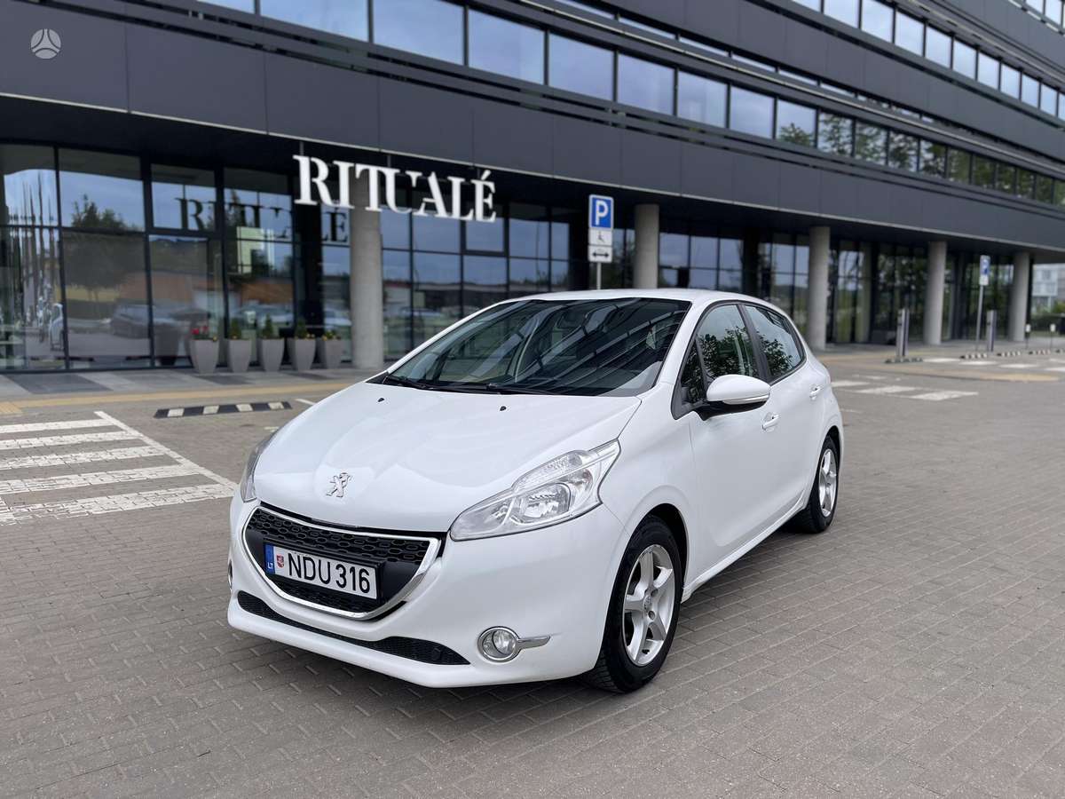 Peugeot 208 - 1