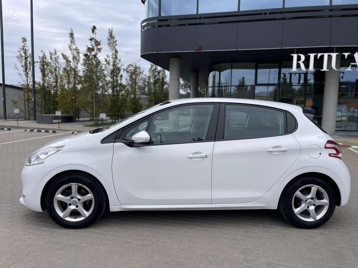 Peugeot 208 - 3