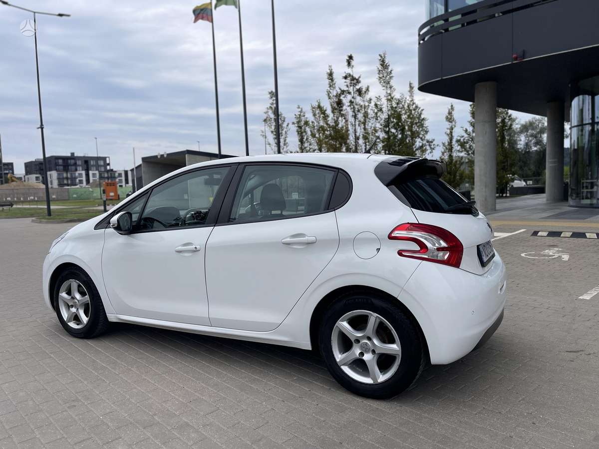 Peugeot 208 - 4