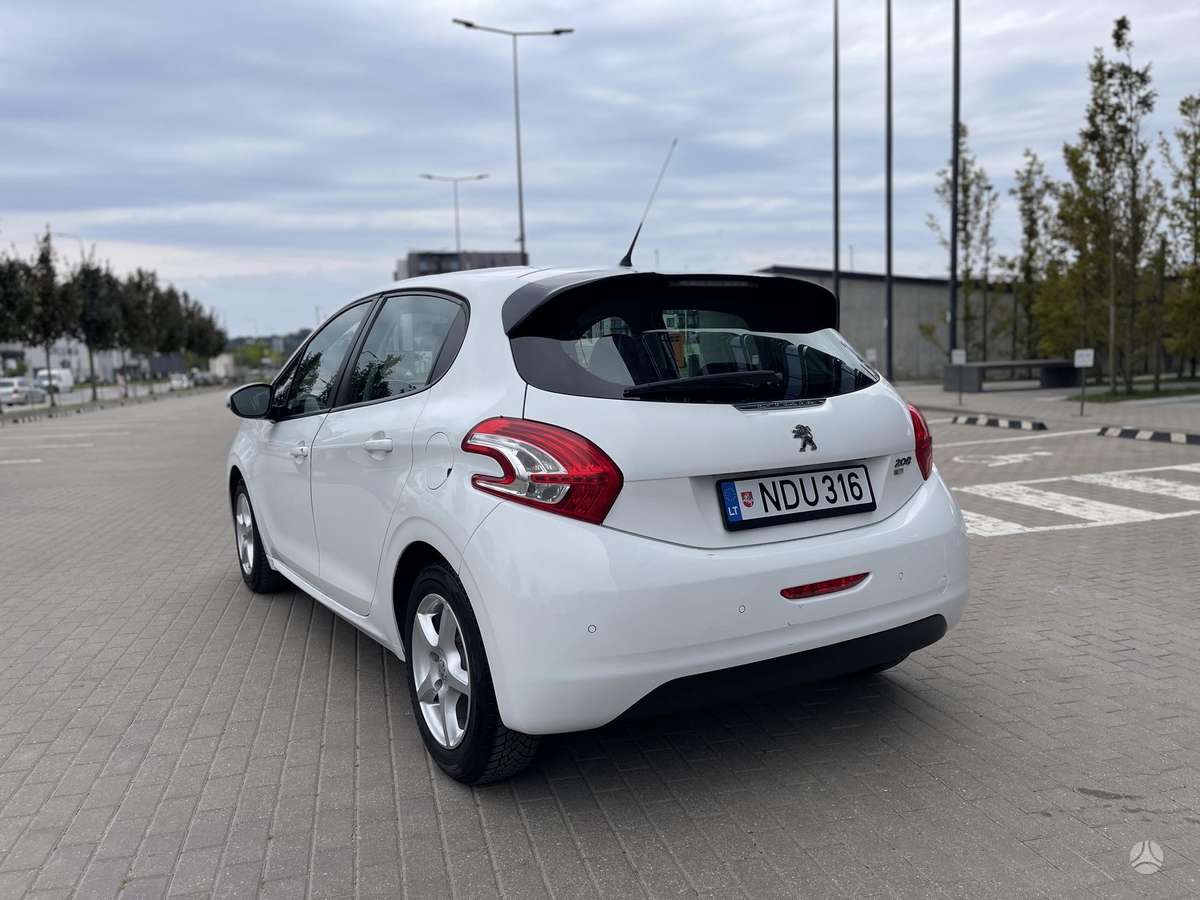 Peugeot 208 - 5