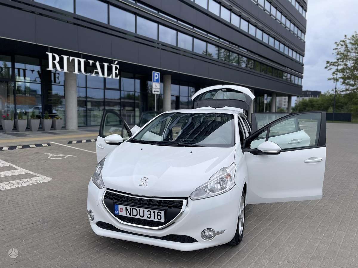 Peugeot 208 - 10