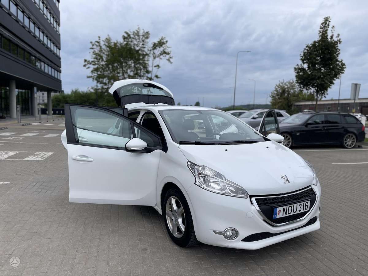 Peugeot 208 - 11