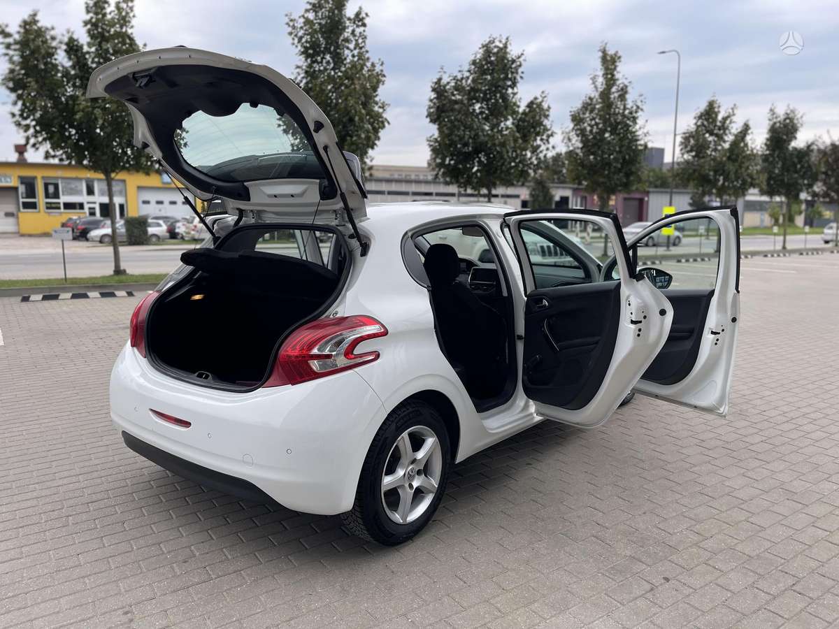 Peugeot 208 - 12