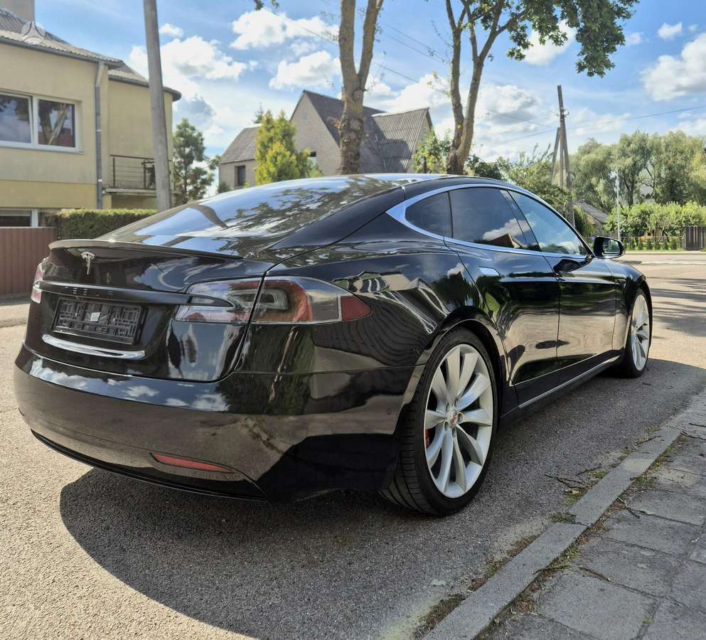 Tesla Model S, sedans