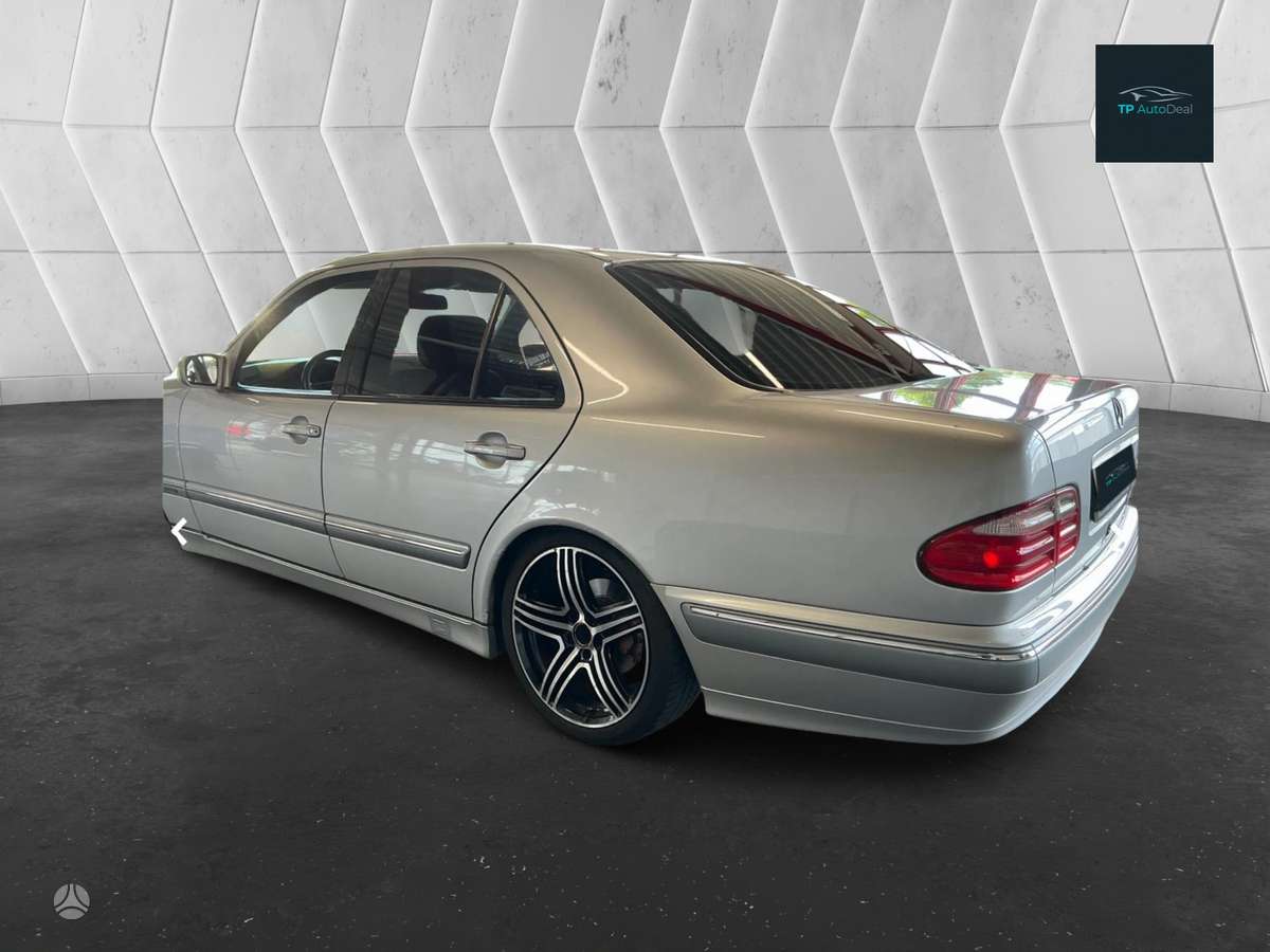 Mercedes-Benz E240, 2.4 l., Седан