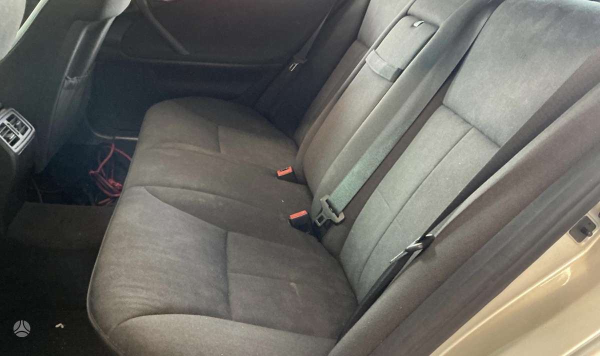 Mercedes-Benz E240, 2.4 l., Седан