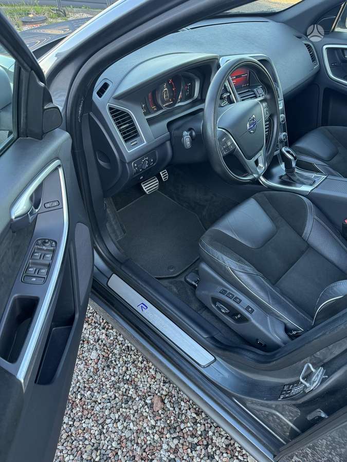 Volvo XC60, 2.0 l., off-road / crossover