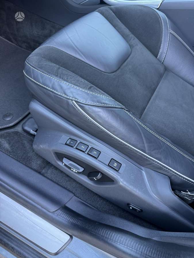 Volvo XC60, 2.0 l., off-road / crossover