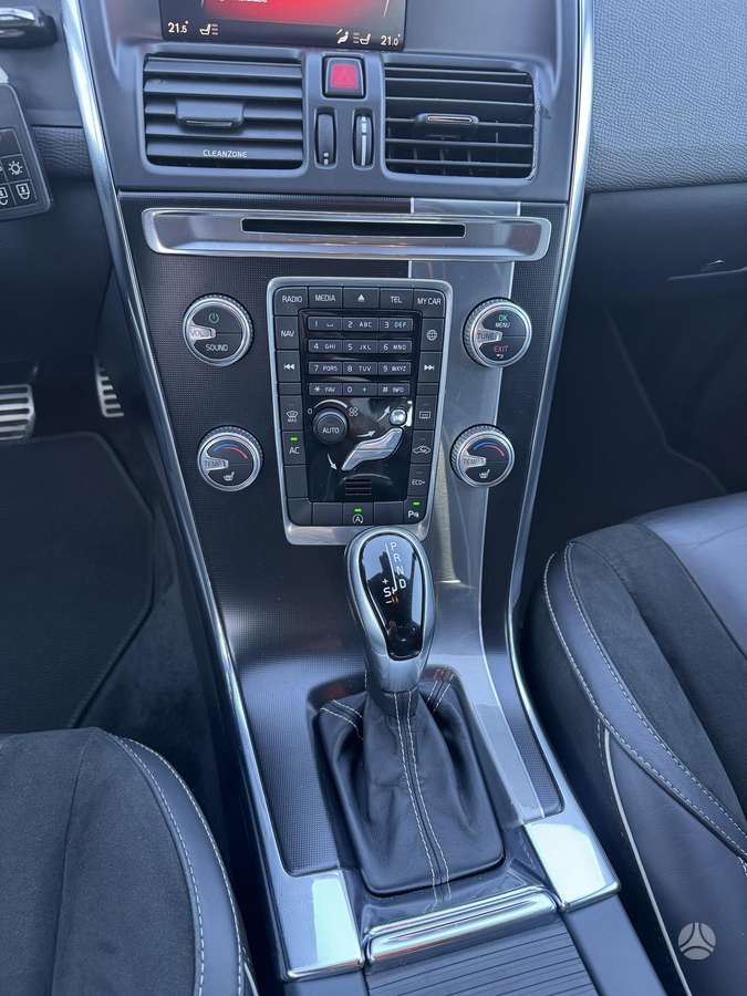 Volvo XC60, 2.0 l., off-road / crossover