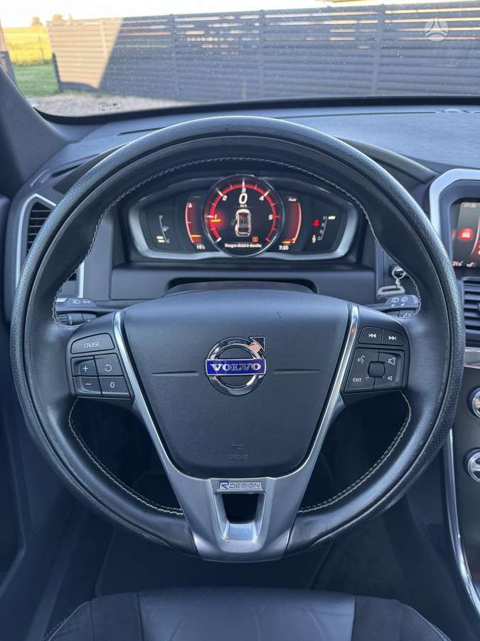 Volvo XC60, 2.0 l., off-road / crossover