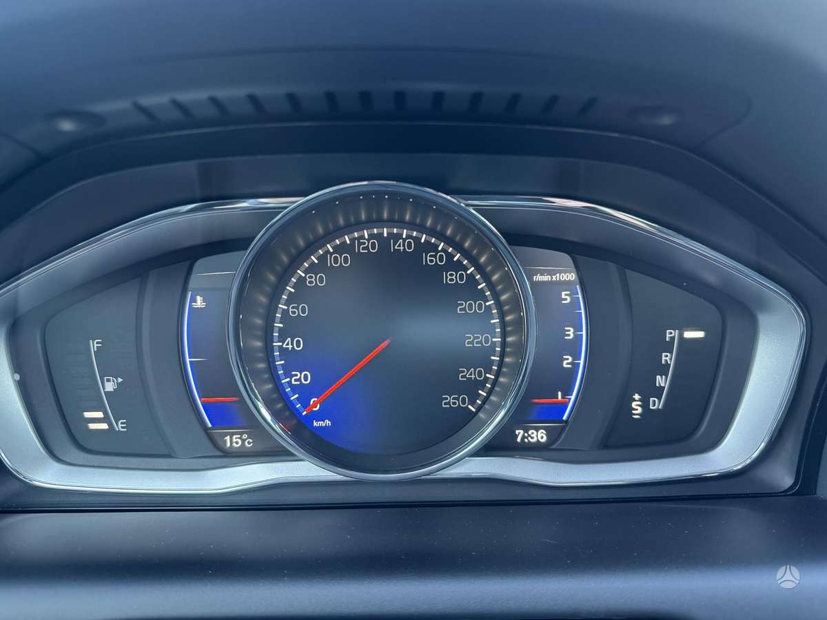 Volvo XC60, 2.0 l., off-road / crossover