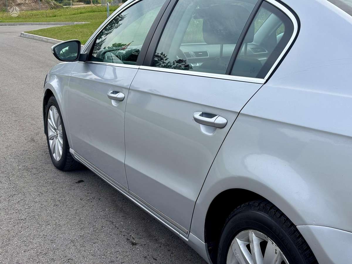 Volkswagen Passat - 4