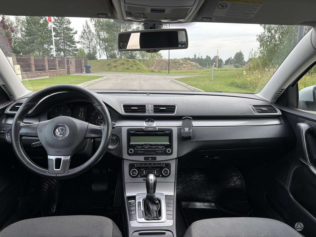 Volkswagen Passat - 12
