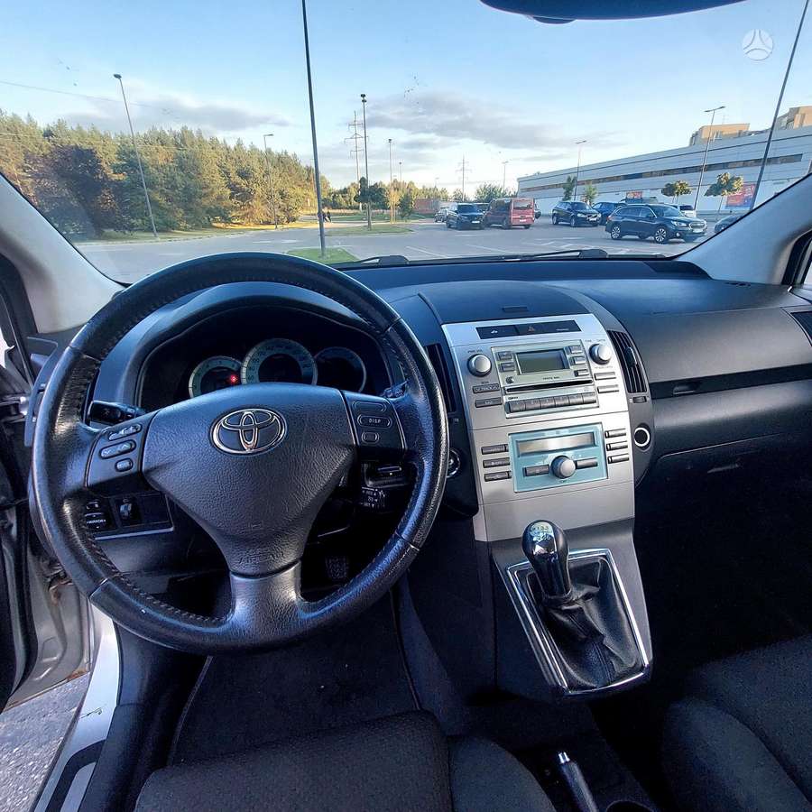 Toyota Corolla Verso - 4