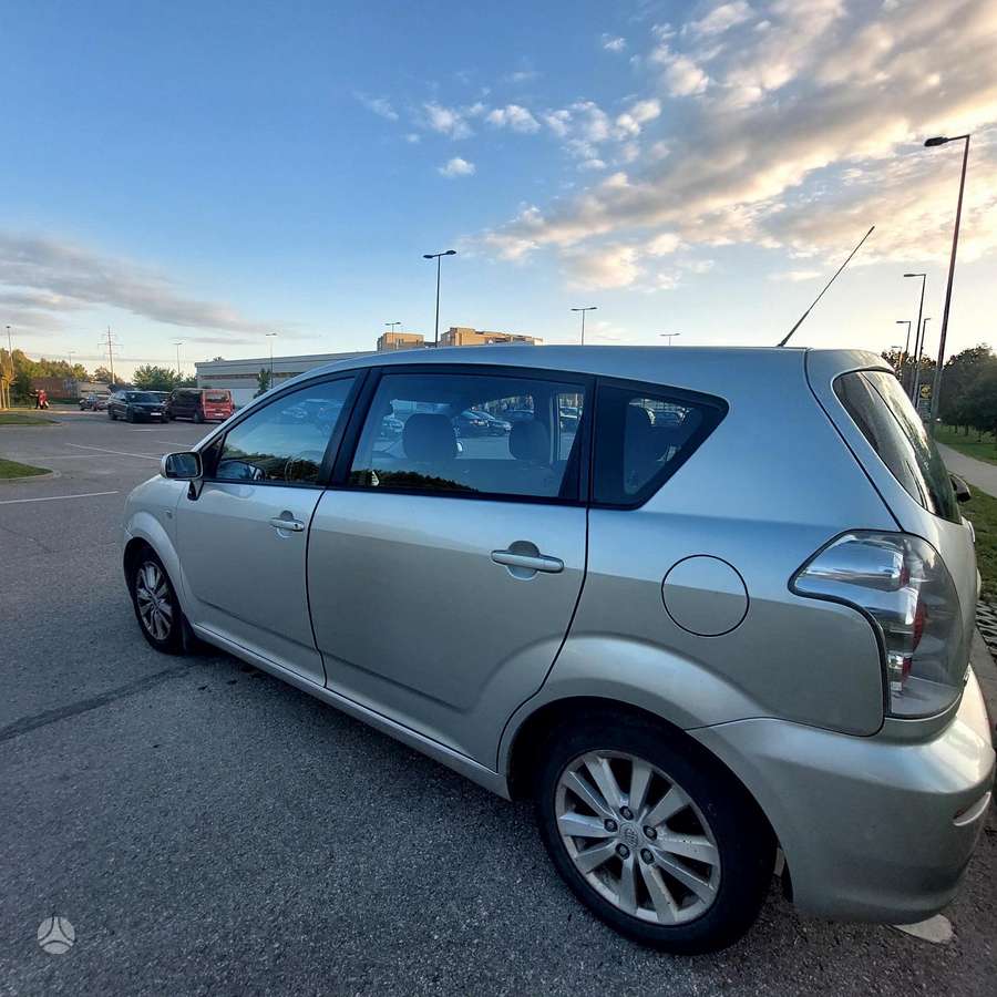 Toyota Corolla Verso - 5