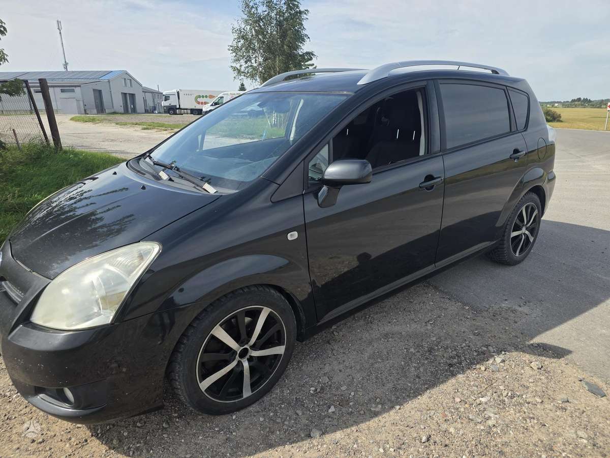 Toyota Corolla Verso - 3