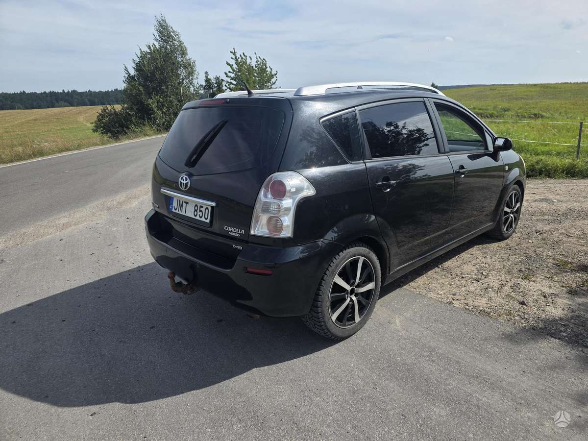 Toyota Corolla Verso - 8