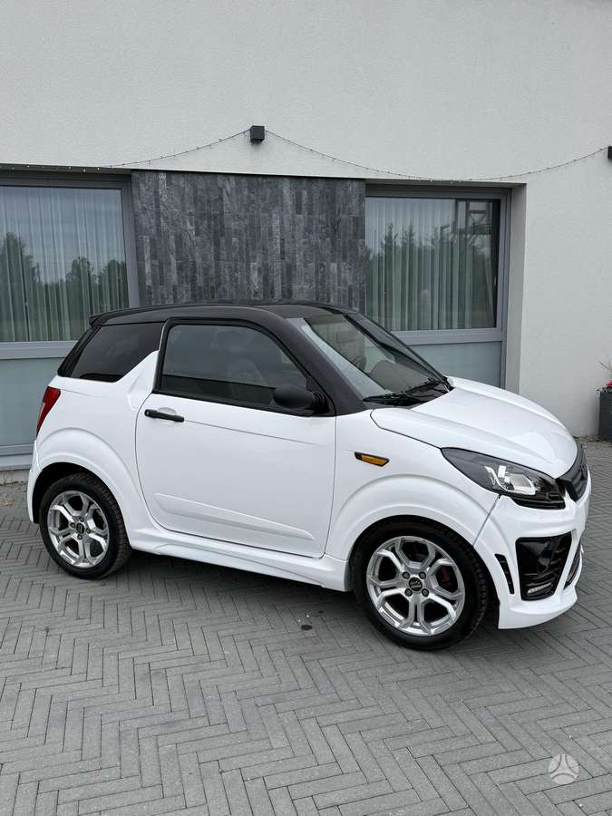 Ligier JS50, 0.5 l., hatchback