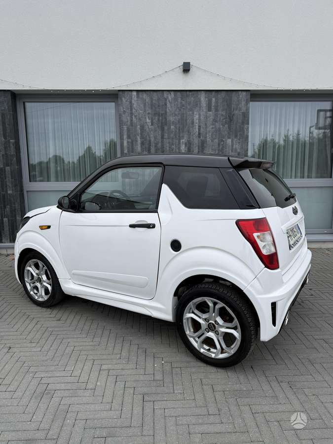 Ligier JS50, 0.5 l., hatchback