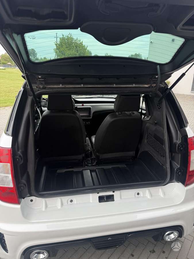 Ligier JS50, 0.5 l., hatchback