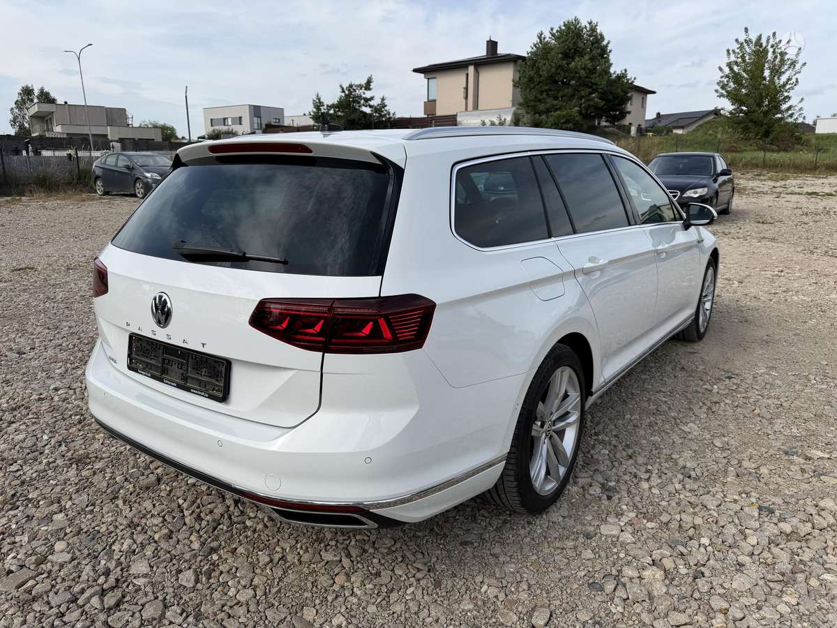 Volkswagen Passat - 4