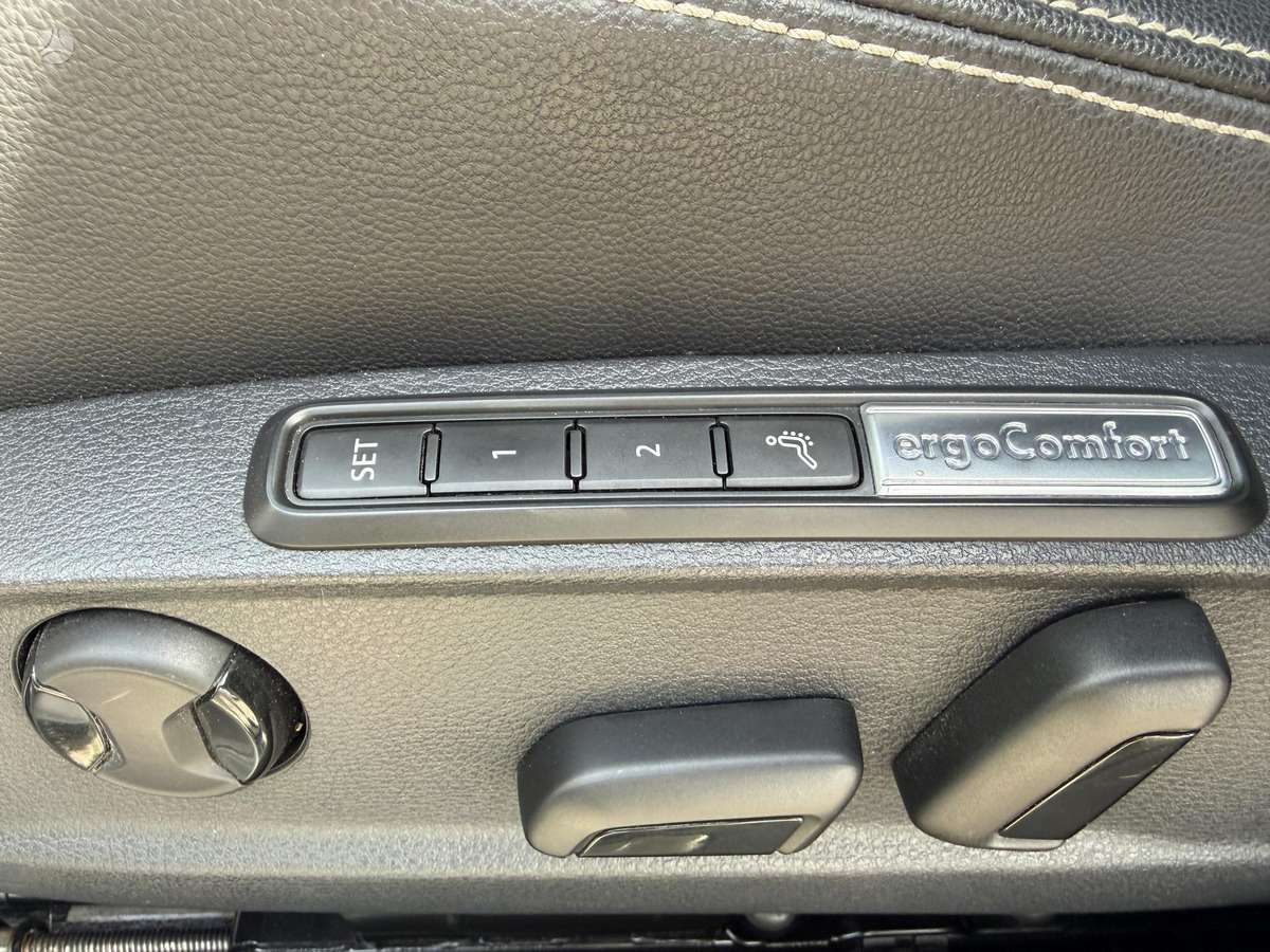 Volkswagen Passat - 11