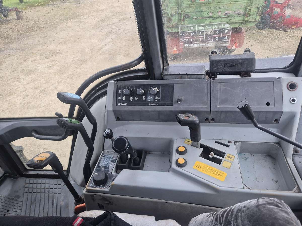 Valmet 6400, tractors