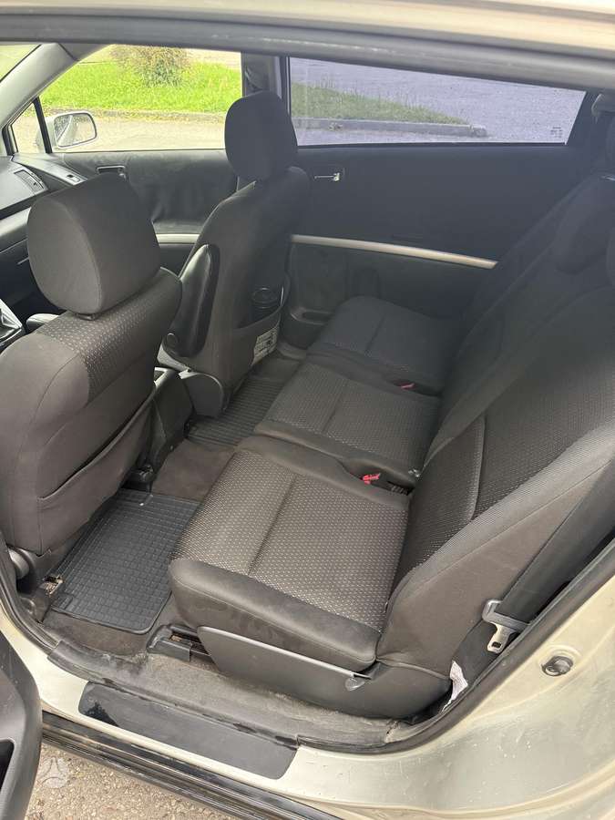 Toyota Corolla Verso, Седан