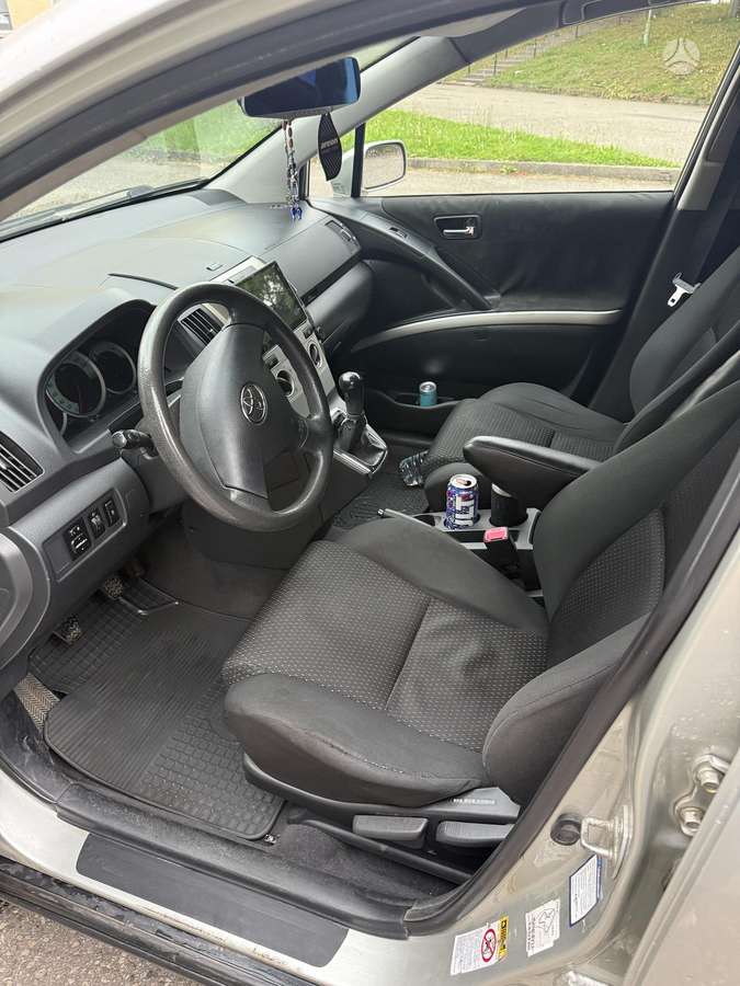 Toyota Corolla Verso - 5