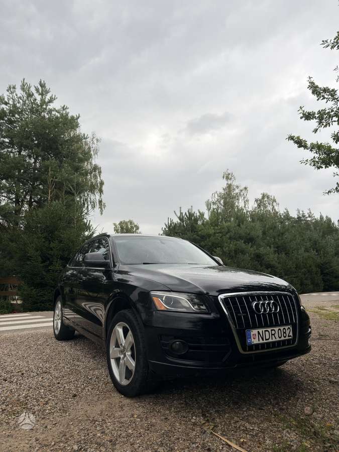Audi Q5, 3.2 l., off-road / crossover