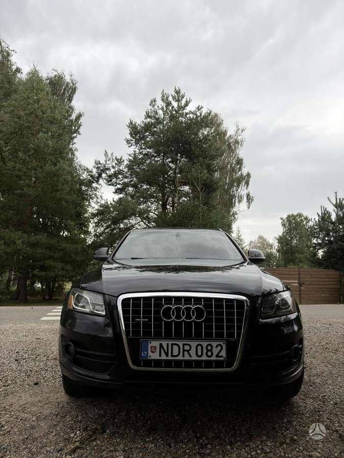 Audi Q5, 3.2 l., off-road / crossover