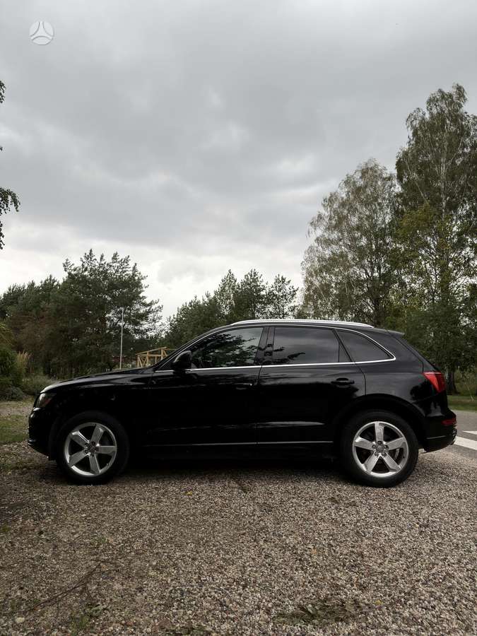 Audi Q5, 3.2 l., off-road / crossover